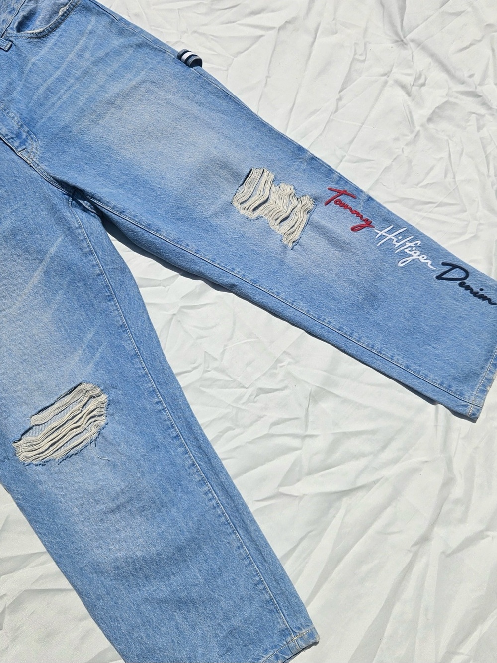 Tommy Hilfiger Women's Light Blue Denim Jeans with Embroidery Leg - Picture 3 of 16
